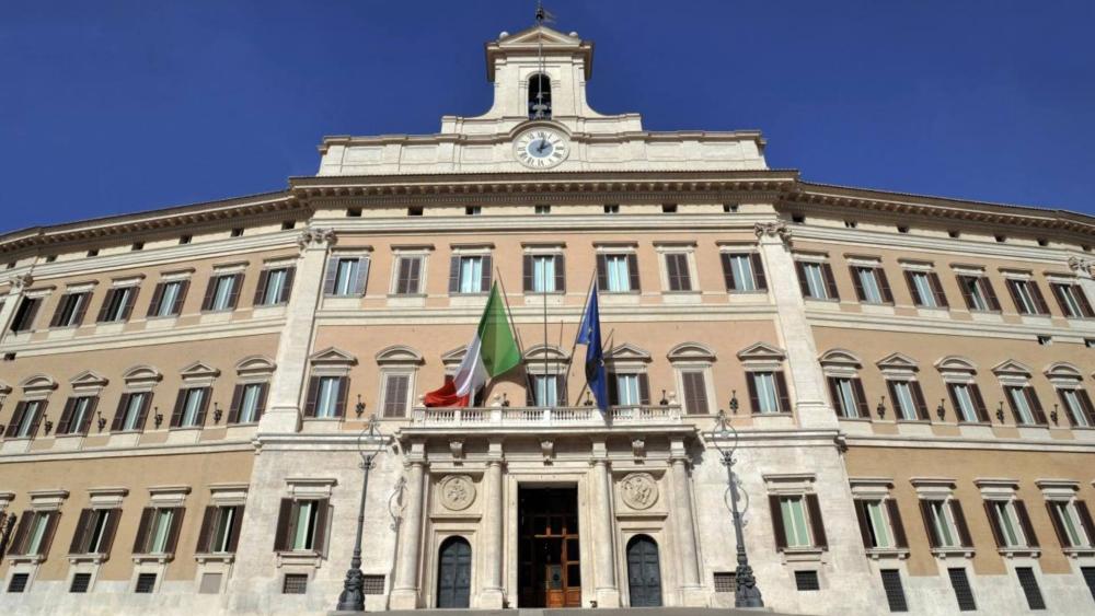Sostegni bis: in arrivo fondi per il monitoraggio tumori e la diagnostica in farmacia