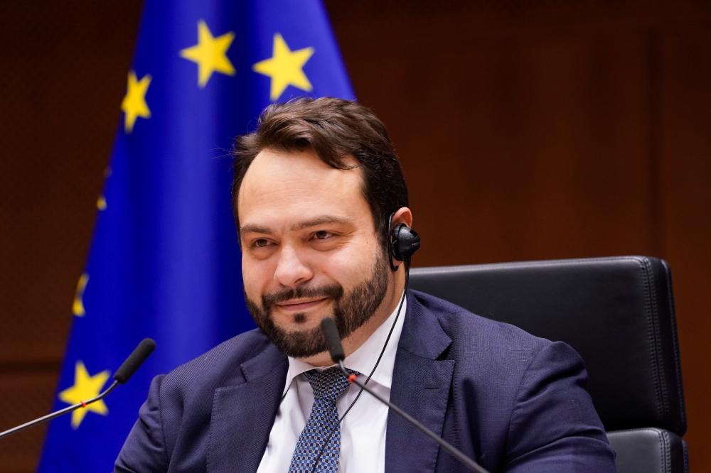 Brevetti, "Chi ha votato contro la sospensione avrà sulla coscienza le vittime della pandemia"