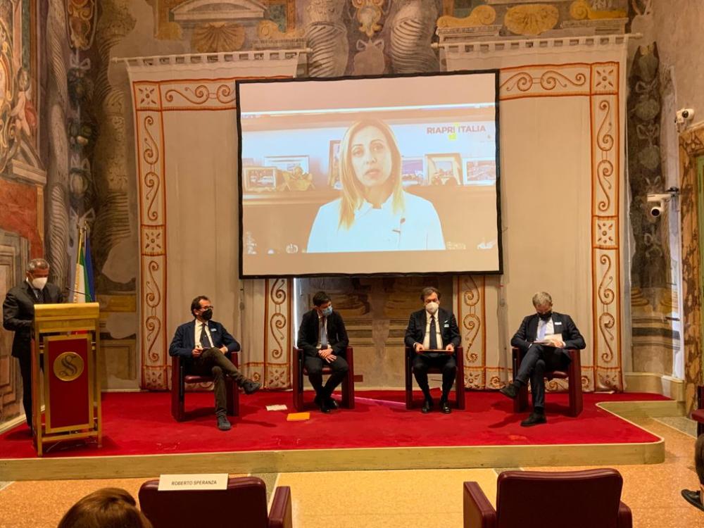 Carenza dosi, aperture e pass vaccinale, l'opposizione in pressing sul governo