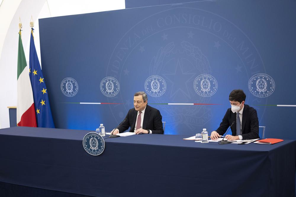 "Garantire almeno un hub vaccinale ogni 100mila abitanti"