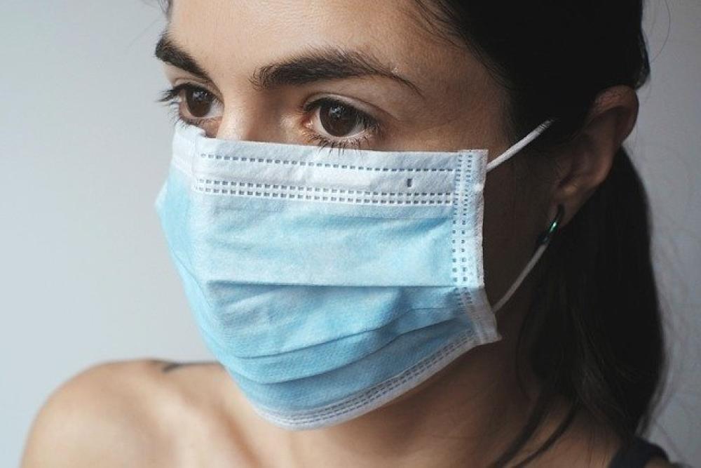 Mascherine al chiuso fino al 15 giugno per mezzi pubblici, spettacoli e in sanità